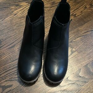 Black leather Chaco Chelsea boot. Size 8. Barely worn!
